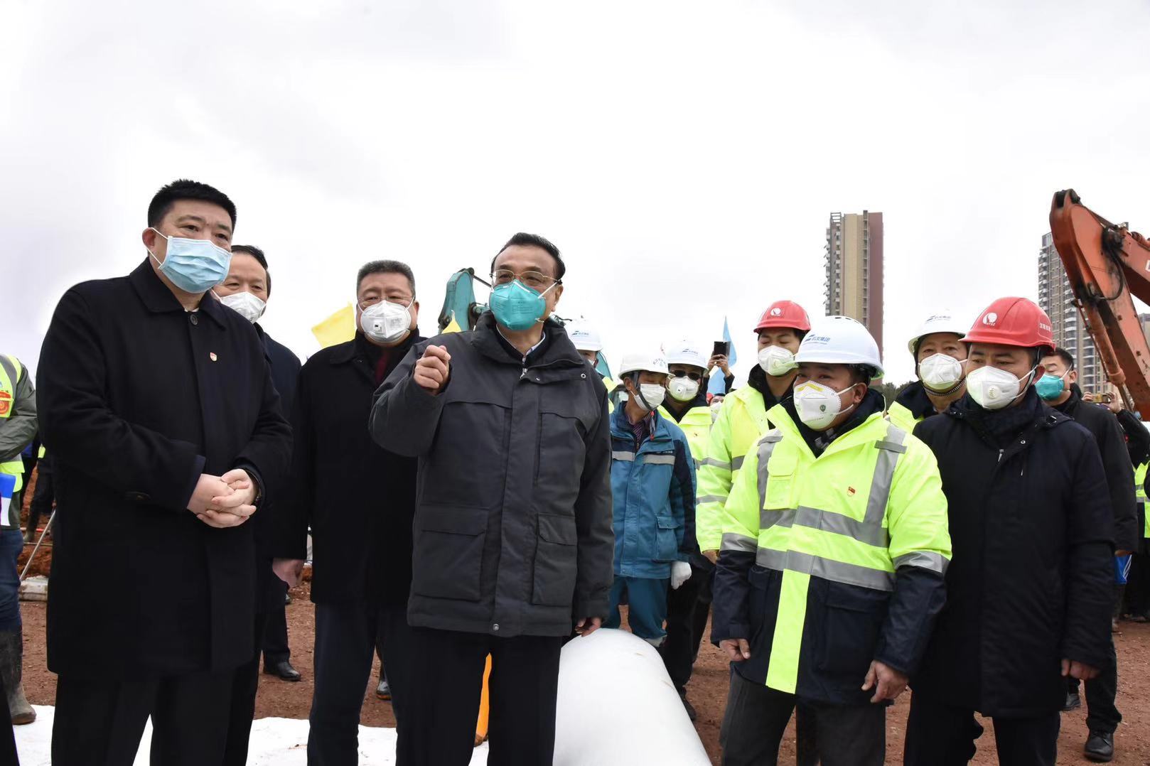 李克強總理到航發(fā)集團武漢火神山醫(yī)院施工現(xiàn)場考察慰問2.jpg